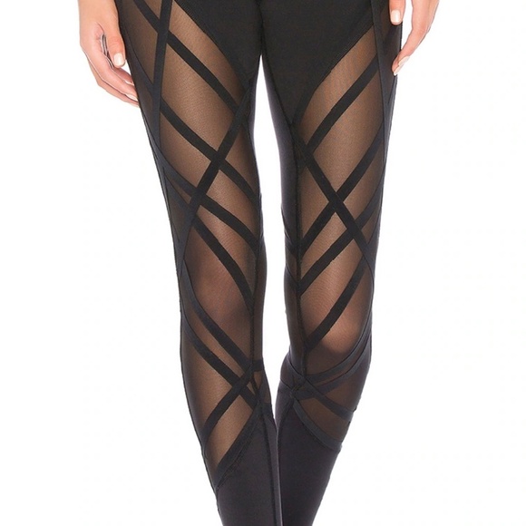 ALO Wrapped Stirrup Leggings - Black - Picture 4 of 6